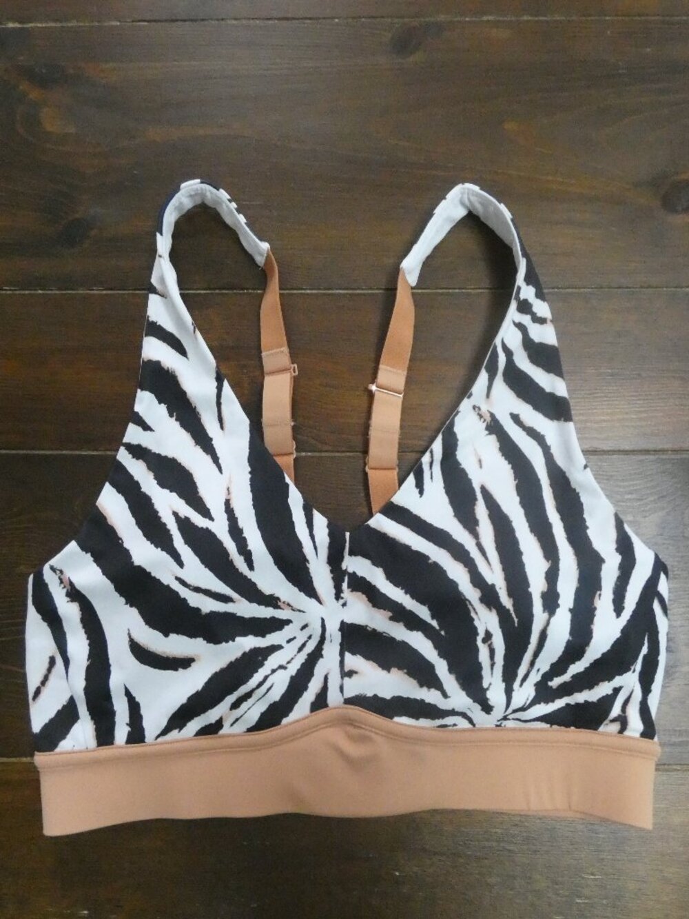 Fabletics Women's XL Staycation Vibes Bra Top Zebra Stripes Adjustable Lined Cup